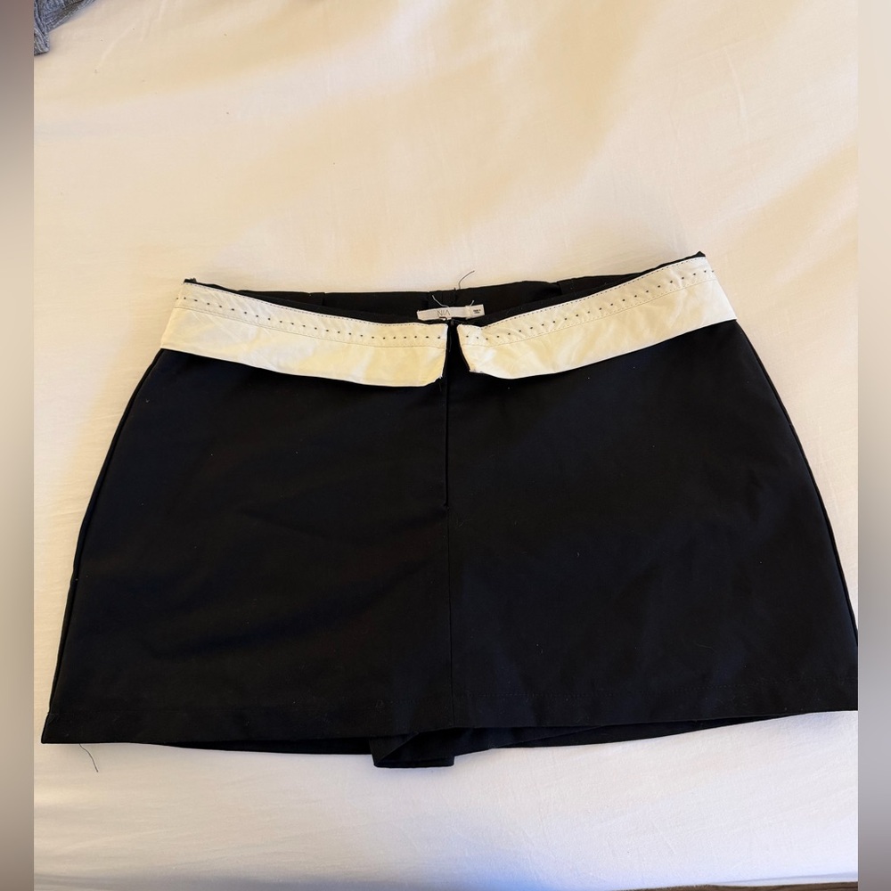NIA Large black skort skirt with waistband detail